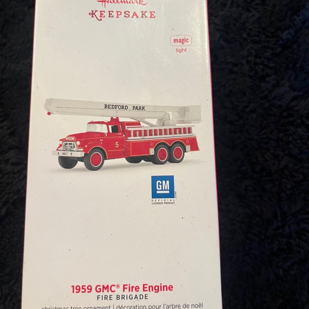 Hallmark Keepsake 1959 GMC Fire Engine Ornament - Red